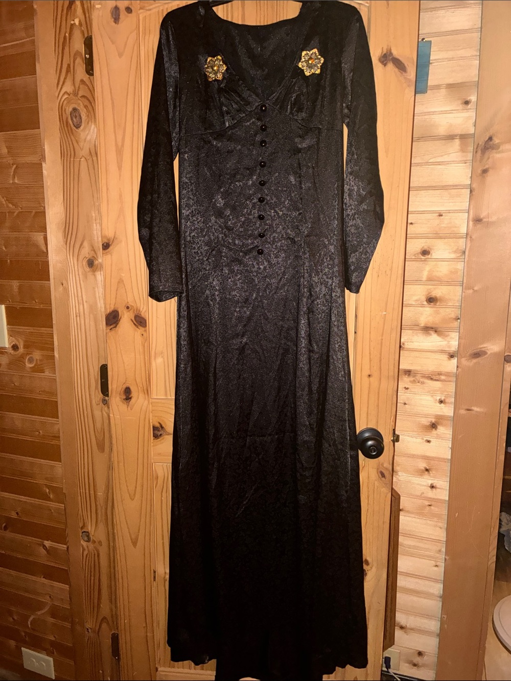 Classic Black Long Sleeve Evening Dress with Gold Brooch Accents